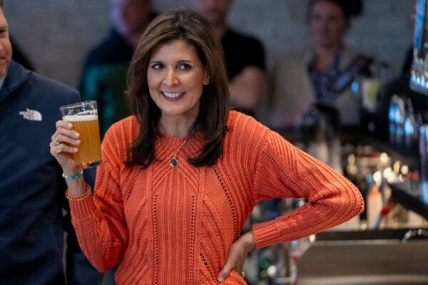 Republican presidential candidate and former U.N. Ambassador Nikki Haley campaigns at T-BONES Great American Eatery restaurant in Concord, N.H., on Jan. 22, 2024. (Madalina Vasiliu/The Epoch Times)