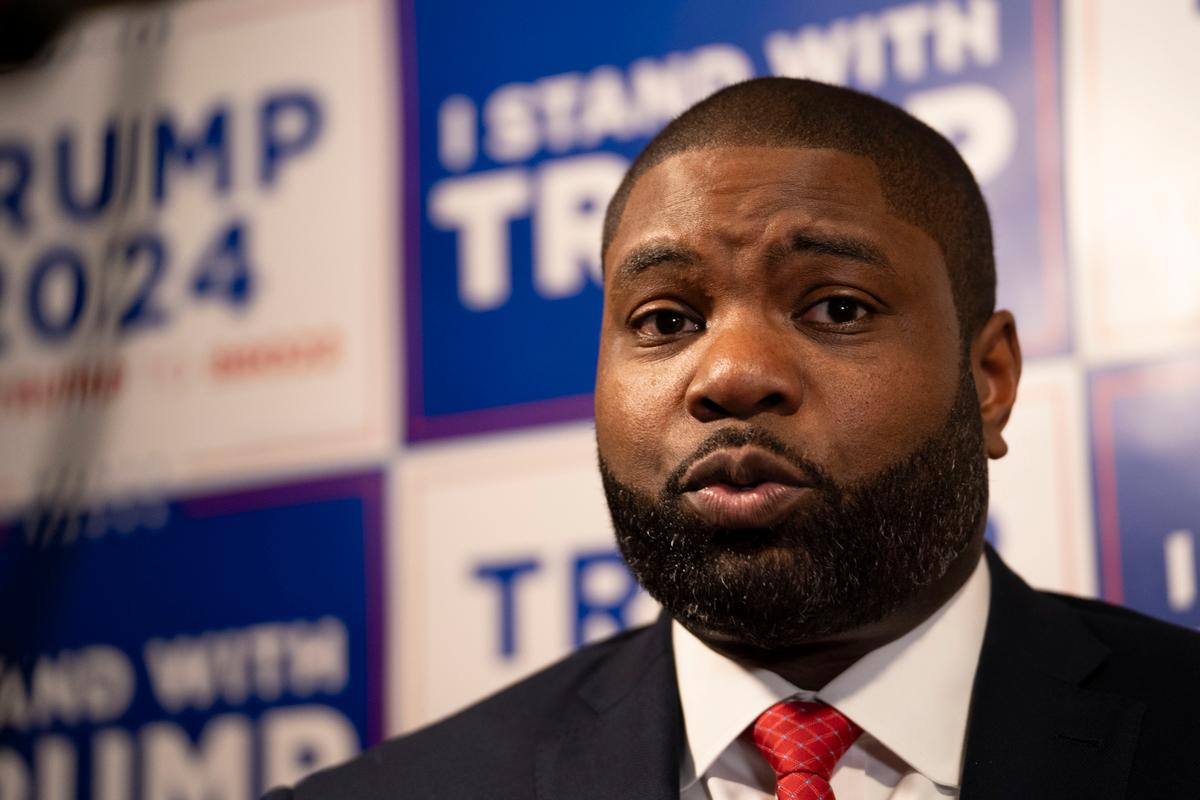 Rep. Byron Donalds (R-Fla.) speaks with reporters at Republican presidential candidate and former President Donald J. Trump’s rally in Laconia, N.H., on Jan. 22, 2024. (Madalina Vasiliu/The Epoch Times)