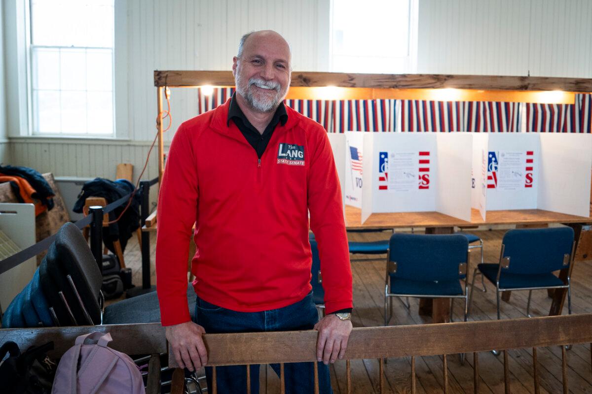 Republican State Sen. Tim Lang prepares to vote at a polling site in Sanbornton Town Hall in Sanbornton, N.H., on Jan. 23, 2024. (Madalina Vasiliu/The Epoch Times)