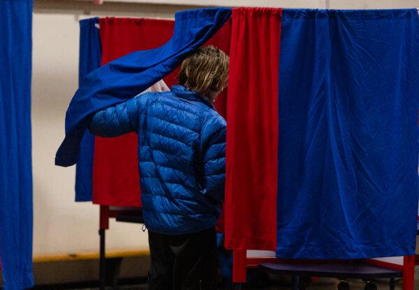 Voters cast their ballots in Portsmouth, N.H., on Jan. 23, 2024. (John Fredricks/The Epoch Times)