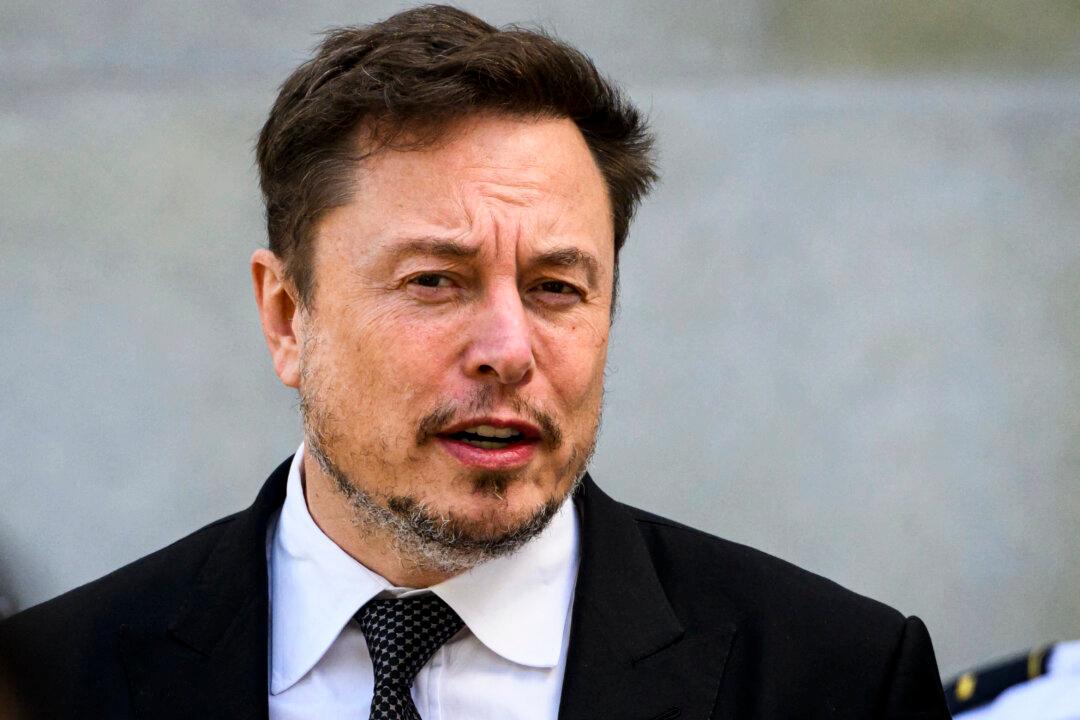 Elon Musk Says Biden Administration ‘Actively Aiding Illegal Immigration’