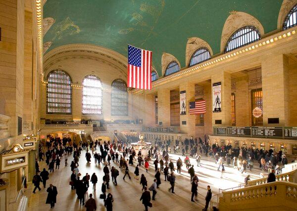 Main concourse of Grand Central Terminal during commuter hours. (MTA/CC 2.0)