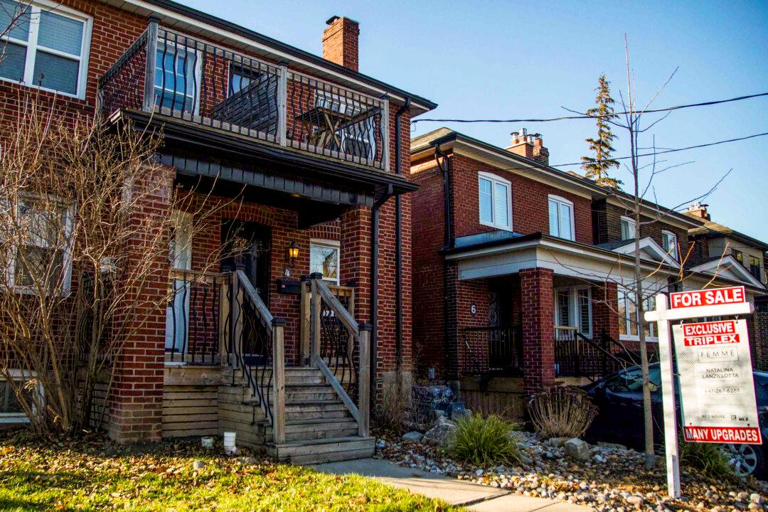 Toronto May Impose Foreign Buyer Tax on City’s Real Estate