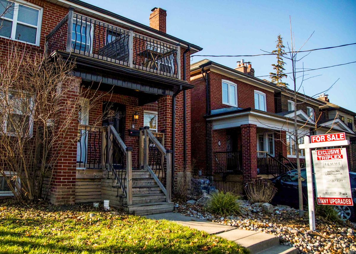 Toronto May Impose Foreign Buyer Tax on City’s Real Estate