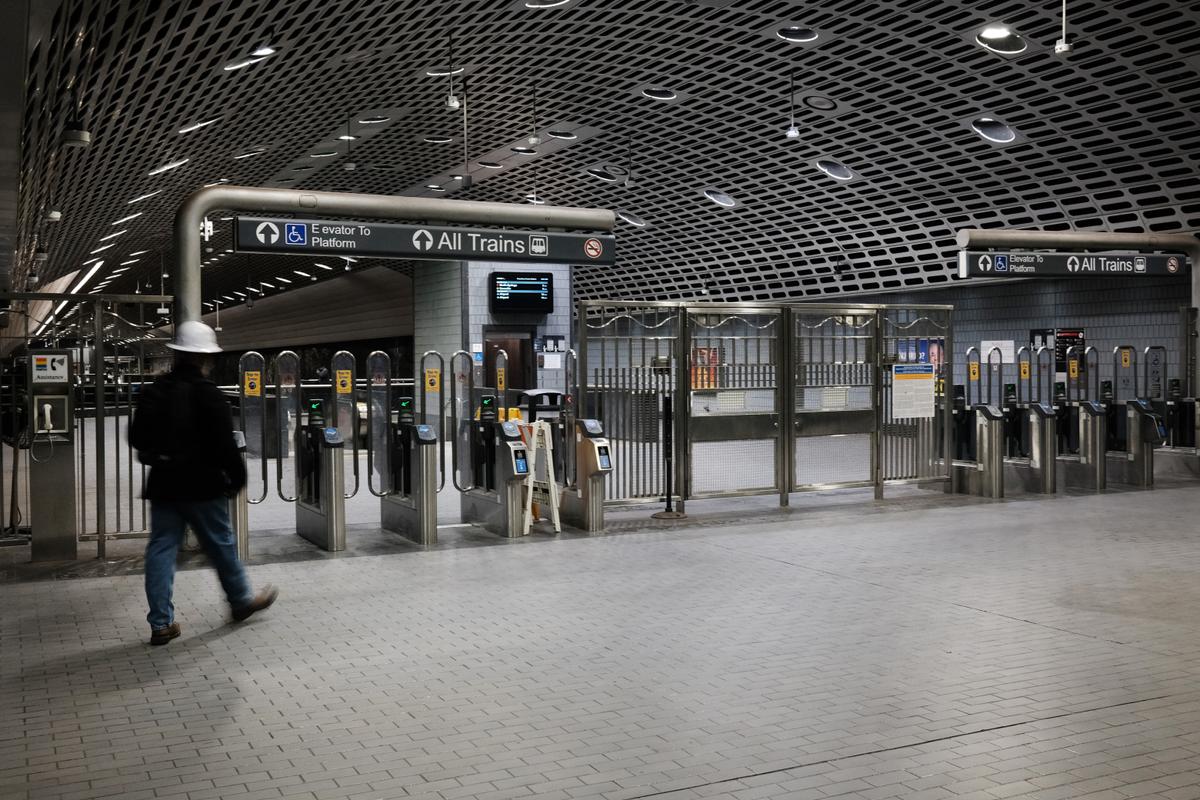 Man Stabs 2 With Knife Outside Atlanta Train Station, Authorities Say