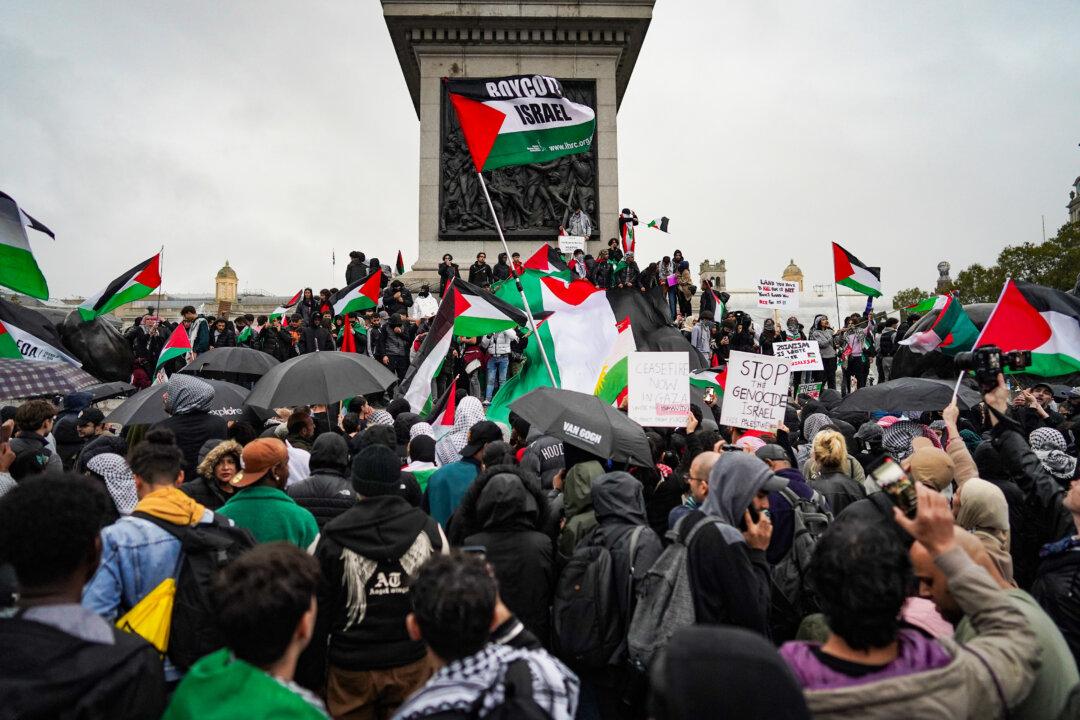 Protesters Who Scale War Memorials Could Face Prison, Says Home Office