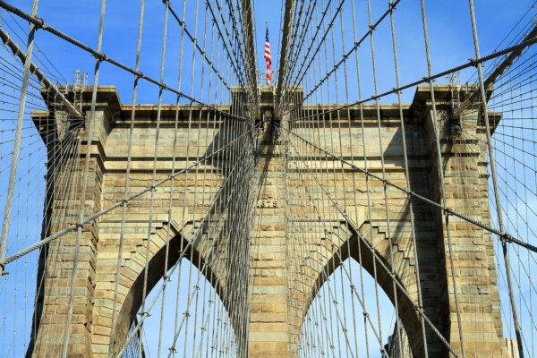 A close up of the Brooklyn Bridge shows us thousands of braided metal ropes; this was one of engineer John A. Roebling's greatest inventions. (Ingfbruno/ CC-BY-SA 3.0)