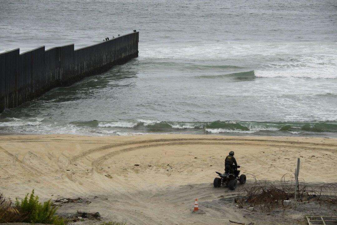 Illegal Immigrants Disappear in San Diego After Beach Landing