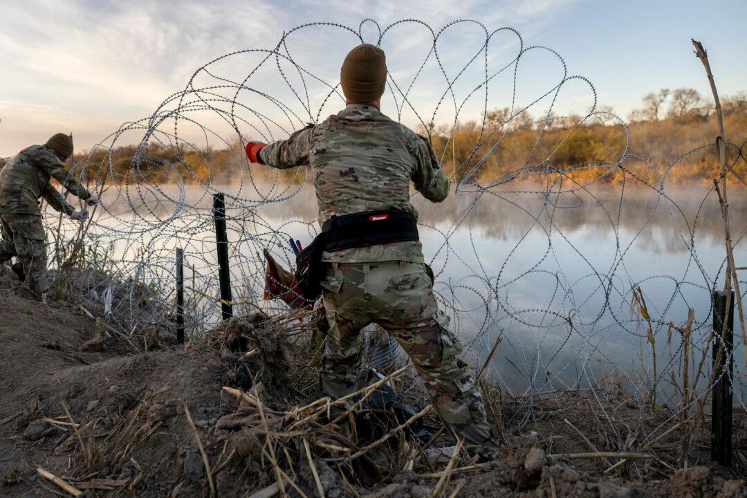 Trump Calls on States to Send National Guard to Texas to Deal With Border Crisis