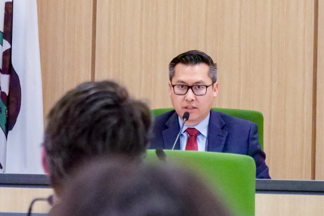 Republican Vince Fong Sworn In to House of Representatives