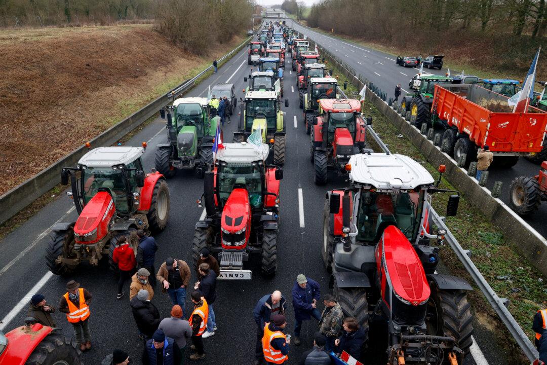 France Drops Plan to Decrease Farmers’ Diesel Discount but Protests to Continue