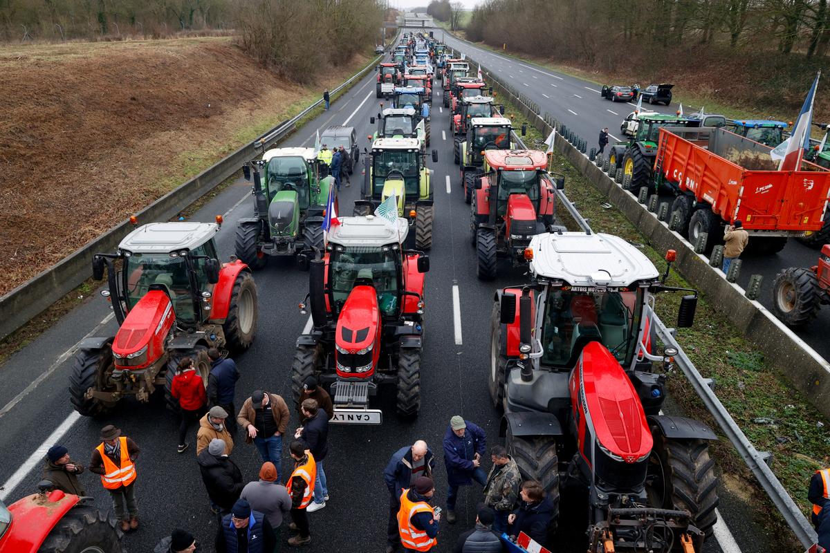 France Drops Plan to Decrease Farmers’ Diesel Discount but Protests to Continue
