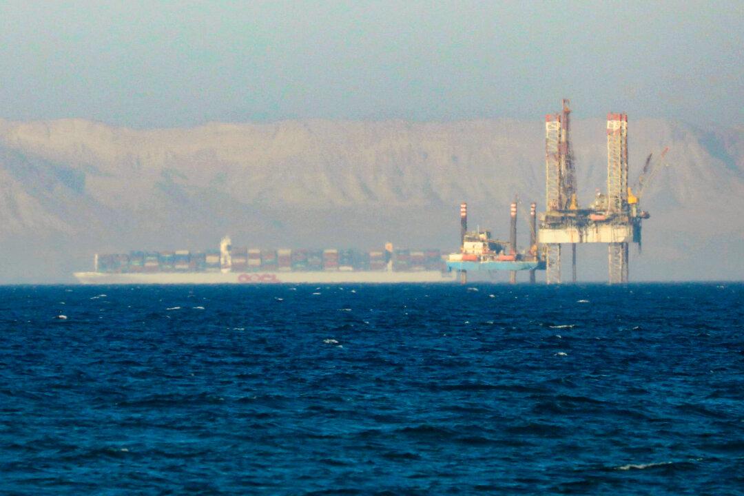 2 Ships Targeted in Suspected Houthi Attack in Red Sea