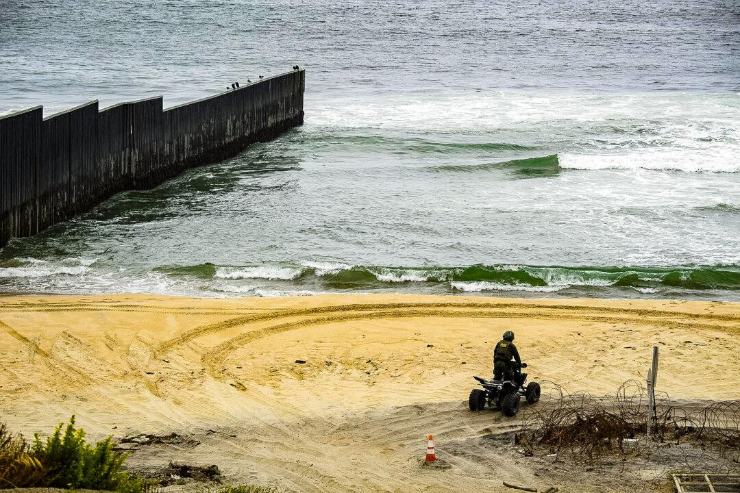 Illegal Immigrants Disappear in San Diego After Beach Landing
