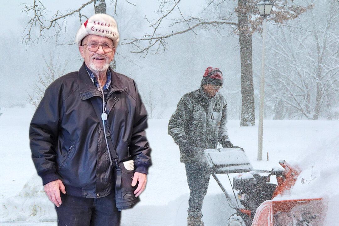 ‘I Don’t Ask for Anything’: Man, 81, Clears Snow From Neighborhood Sidewalks for Over 20 Years