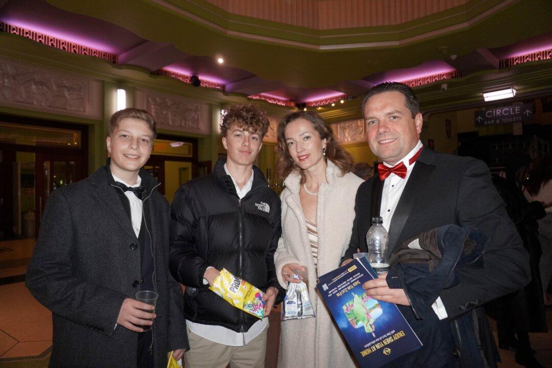 Russian Family Enjoys Shen Yun’s Traditional Chinese Culture