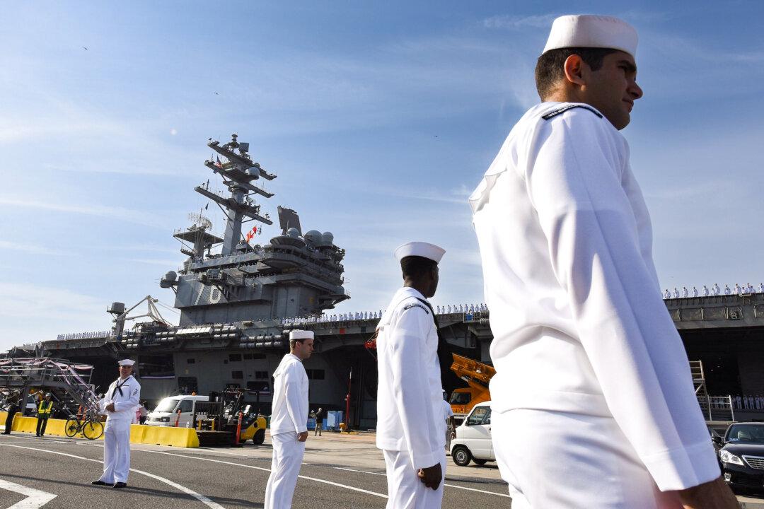 Struggling for Recruits, US Navy Lowers Education Standard