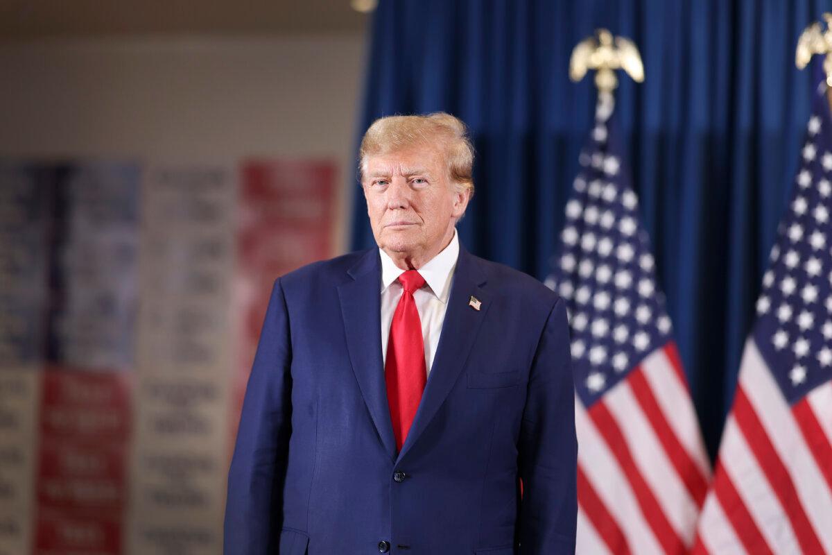 SIOUX CENTER, IOWA - JANUARY 05: Republican presidential candidate former President Donald Trump arrives for a rally on January 05, 2024 in Sioux Center, Iowa. Iowa Republicans will be the first to select their party's nomination for the 2024 presidential race when they go to caucus on January 15, 2024. (Photo by Scott Olson/Getty Images)