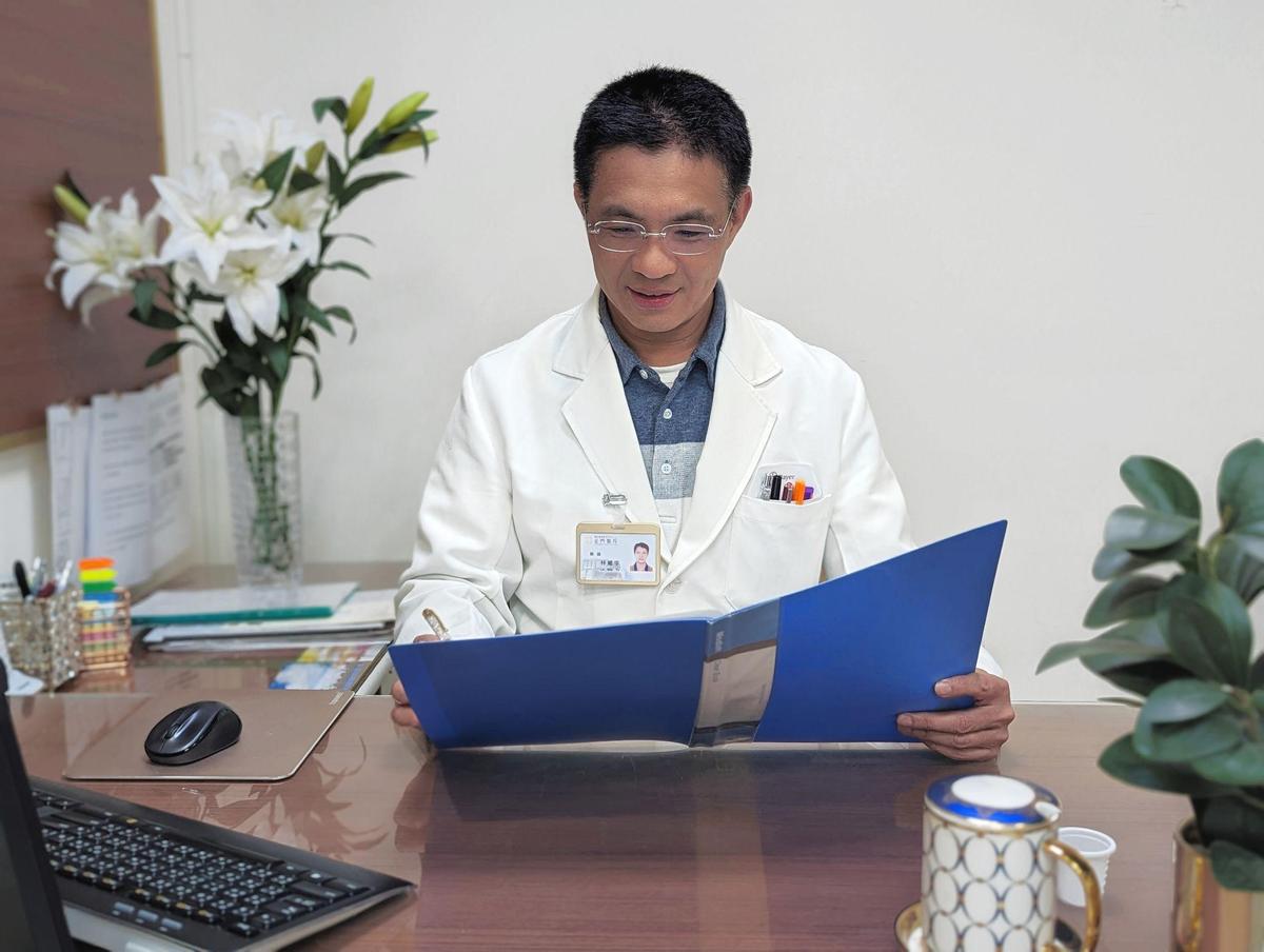 Mr. Lin said that following the principles of truthfulness, compassion, and forbearance helped him better fulfill his responsibilities as the director of the Pharmacy Department. (Photo courtesy of Wei-Yu Lin)