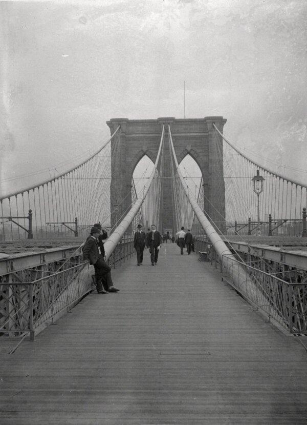 A view of the Brooklyn Bridge looking East from the New York City side, in 1899. (Public Domain)