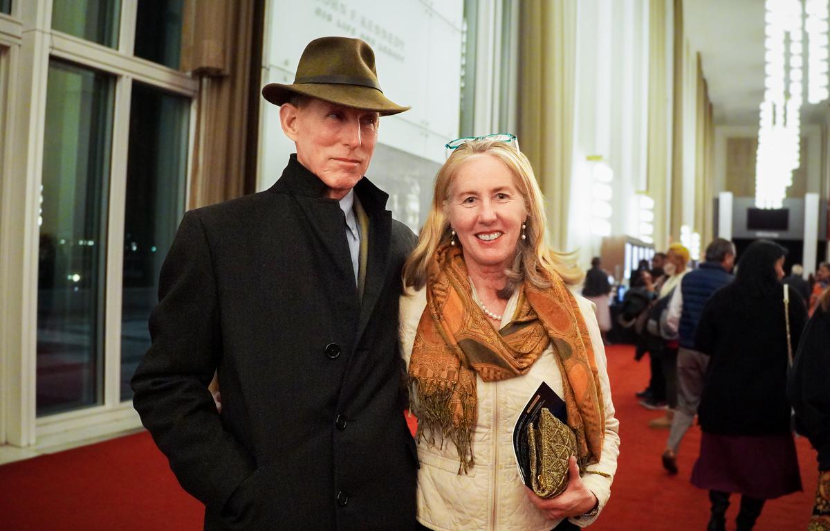 Painter Inspired by Beauty of China’s Regions and Cultures Shown in Shen Yun