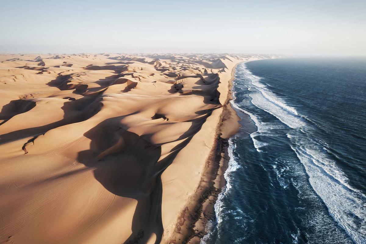 納米比沙漠在納米比亞的骷髏海岸與大西洋交會。(Smelov/Shutterstock)