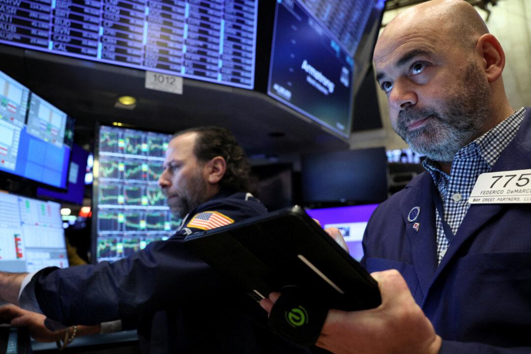 Wall Street Opens Muted After Mixed Earnings; Jobs Data in Focus