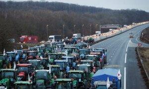 French Government Announces New Measures to Calm Farmers’ Protests, as Barricades Squeeze Paris