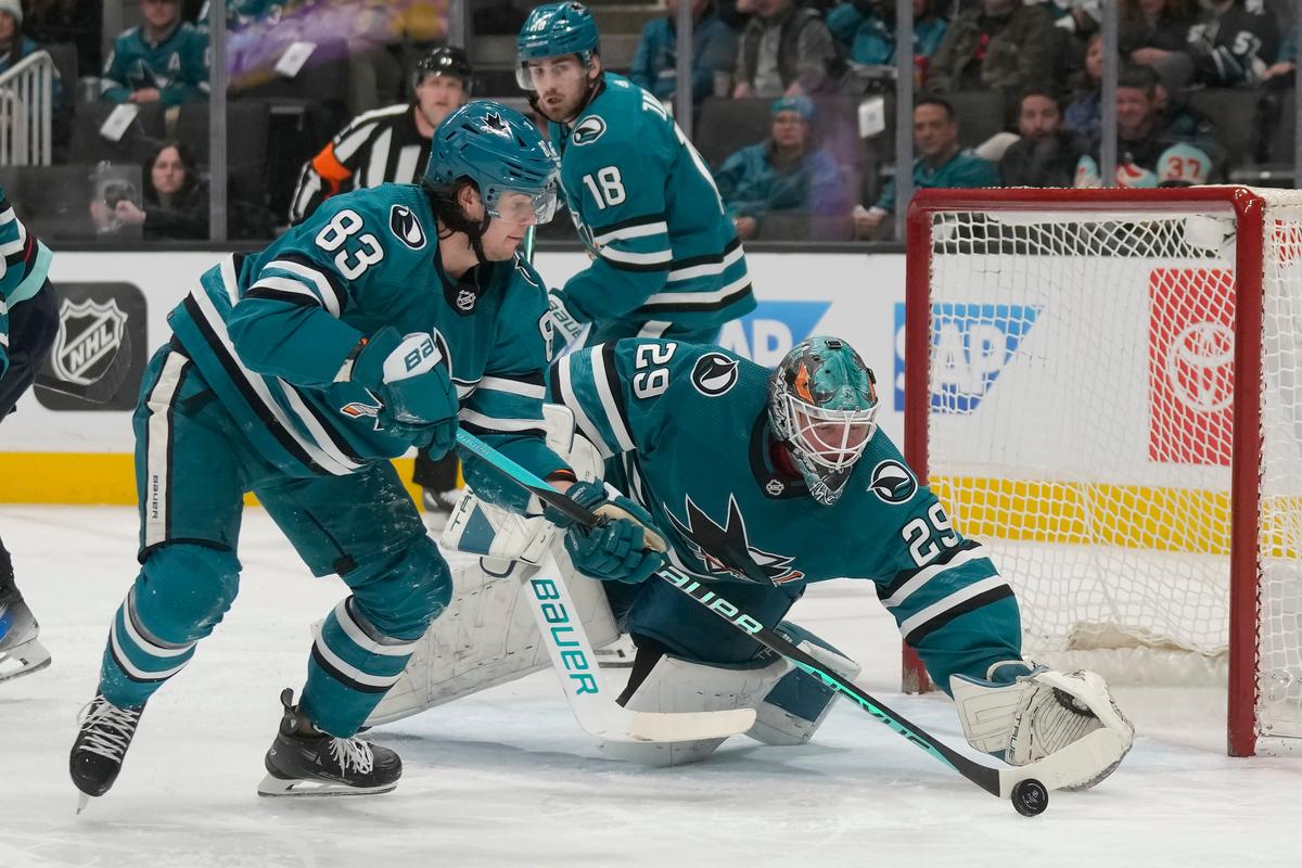 Blackwood Makes 32 Saves, Sharks Blank Kraken 2–0