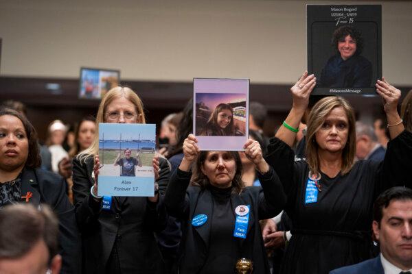 ‘Blood on Your Hands’: Senators Confront Big Tech CEOs Over Child Safety | USNN World News Parents hold photos of children who passed away ahead of the social media CEO’s testimony about big tech and the online child sexual exploitation crisis before the Senate Judiciary Committee in Washington on Jan. 31, 2024. (Madalina Vasiliu/The Epoch Times)