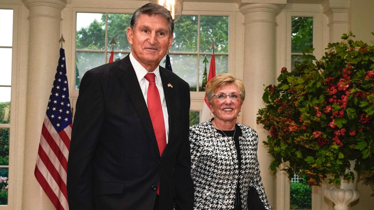 Sen. Joe Manchin’s Wife Hospitalized After Man Fleeing Police Crashes Into SUV Carrying Her