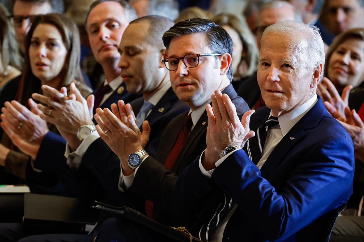 Democrats, Centrist Republicans Could Outflank Speaker Johnson to Pass $95 Billion Foreign Aid Bill