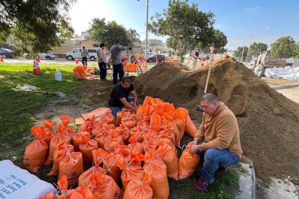 Local workers work to distribute sand bags to residents in prepare of Thursday's storm in San Diego on Feb. 1, 2024. (Jie Yang/The Epoch Times)