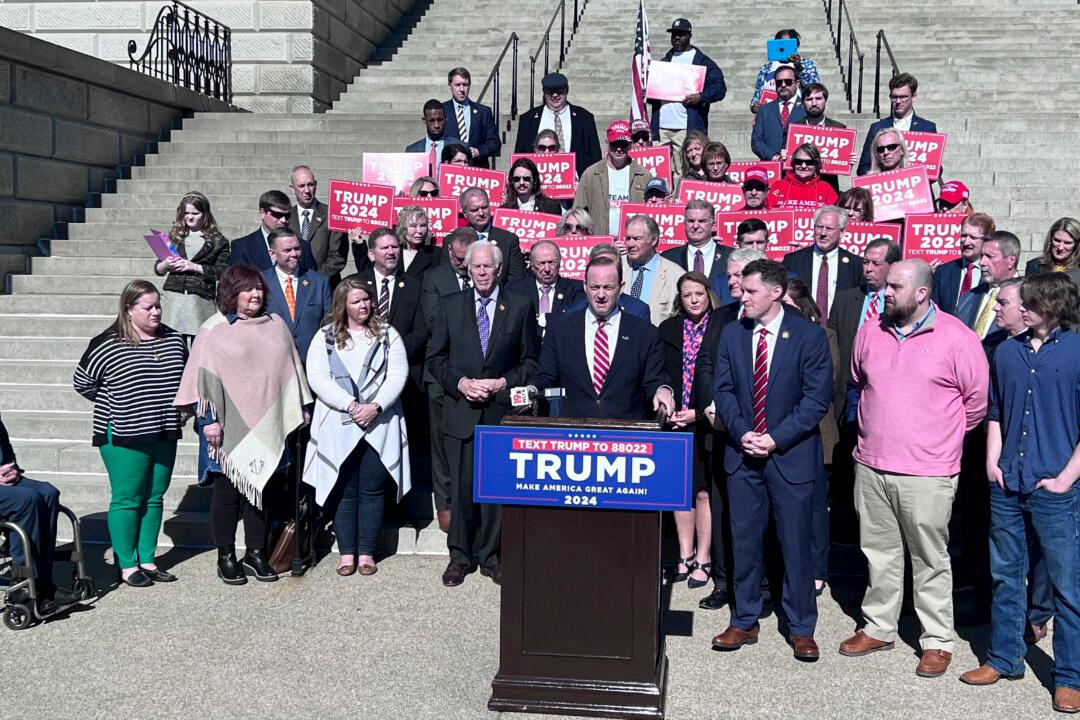 Trump Allies, in Haley’s Home State, Criticize Her on Immigration