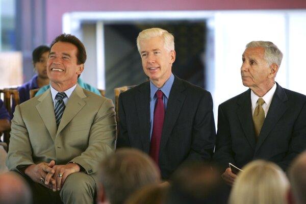 California Governor Arnold Schwarzenegger and former California Governors Grey Davis and George Deukmejian attend an event in Los Angeles on Oct. 2, 2006. (David McNew/Getty Images)