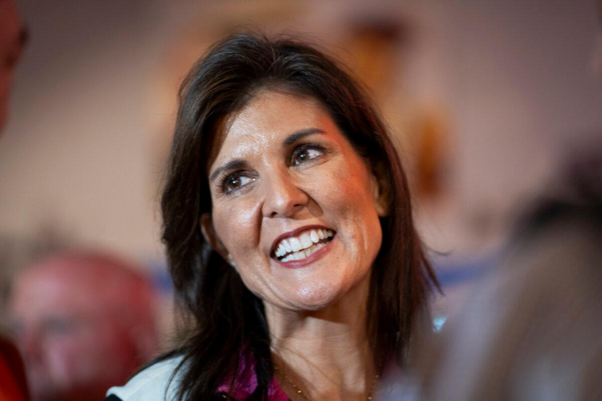 Republican presidential candidate and former U.N. Ambassador Nikki Haley meets with supporters after a campaign event in Hilton Head Island, S.C., on Feb. 1, 2024. (Madalina Vasiliu/The Epoch Times)