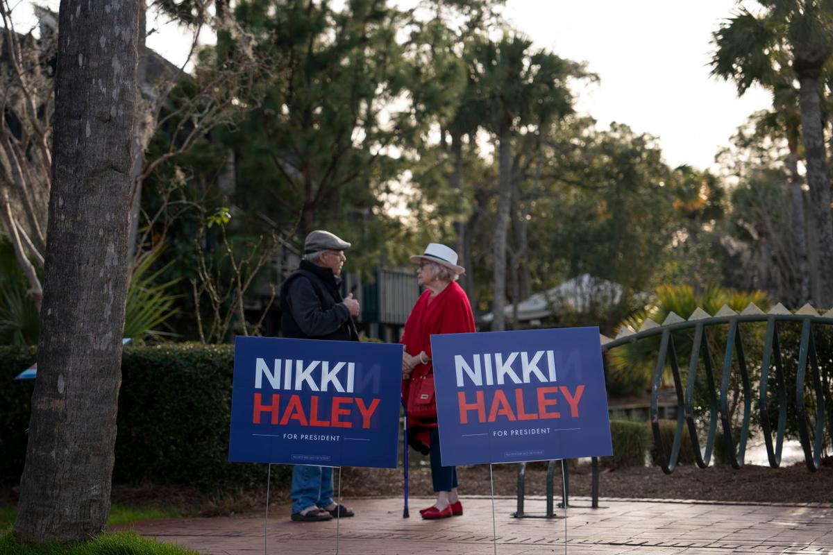 Republican presidential candidate and former U.N. Ambassador Nikki Haley’s supporters at a campaign event in Hilton Head Island, S.C., on Feb. 1, 2024. (Madalina Vasiliu/The Epoch Times)