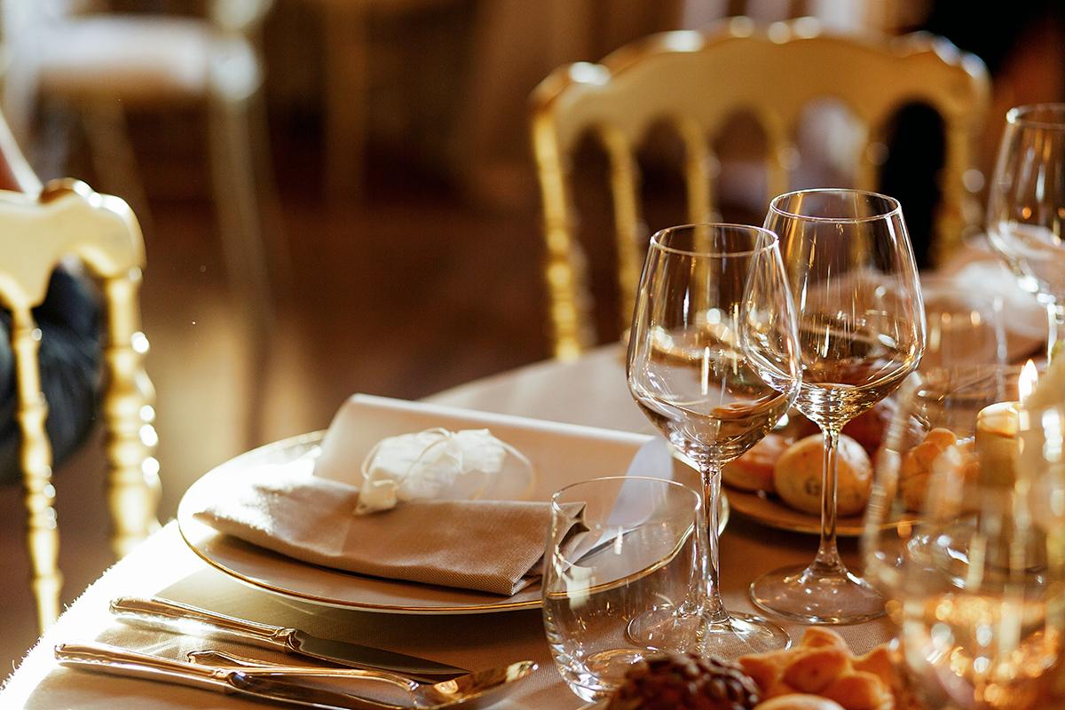 For an extra charge, some chefs can also prepare tableware for your party. (Freepik)