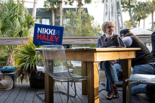 Supporters of Republican presidential candidate and former U.N. Ambassador Nikki Haley at a campaign event in Hilton Head Island, S.C., on Feb. 1, 2024. (Madalina Vasiliu/The Epoch Times)