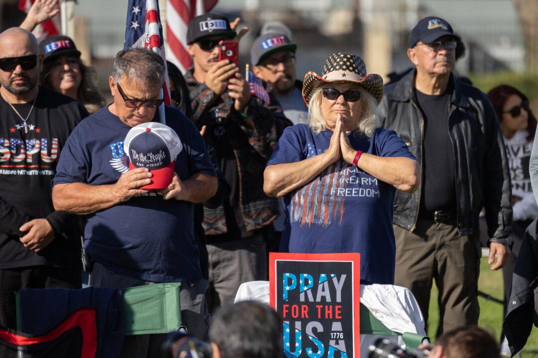 Thousands Gather for Prayer and Protest at ‘Take Our Border Back’ Rallies, Convoys