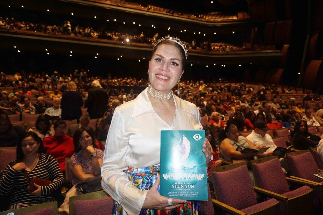 Shen Yun’s Message Elevates You in Every Way, Says Company Owner