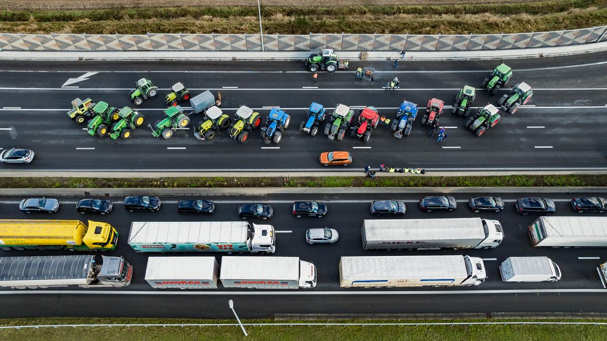 Polish Farmers Plan General Strike, Blockade of Ukraine Border