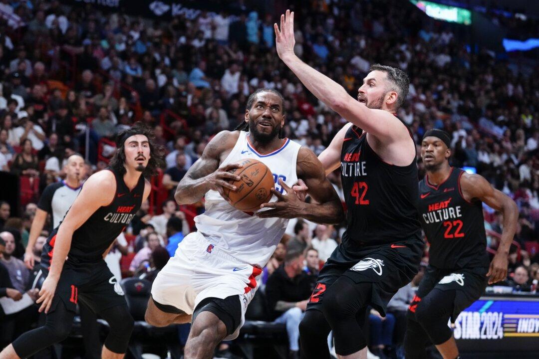 Kawhi Leonard Scores 25, Clippers Top Heat 103–95 for 25th Win in Last 30 Games