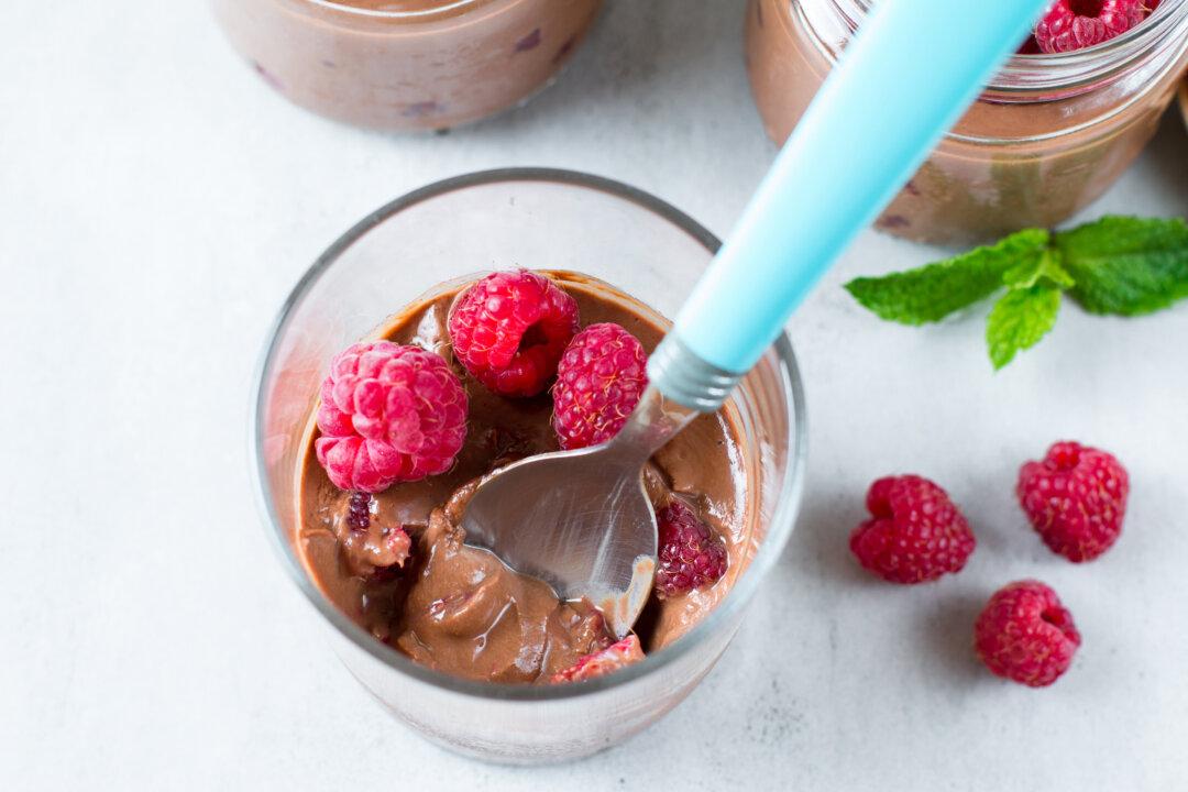 Thick and Creamy Chocolate Mousse (Recipe)