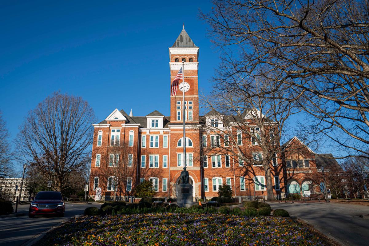 Effective Methods to Improve American Universities