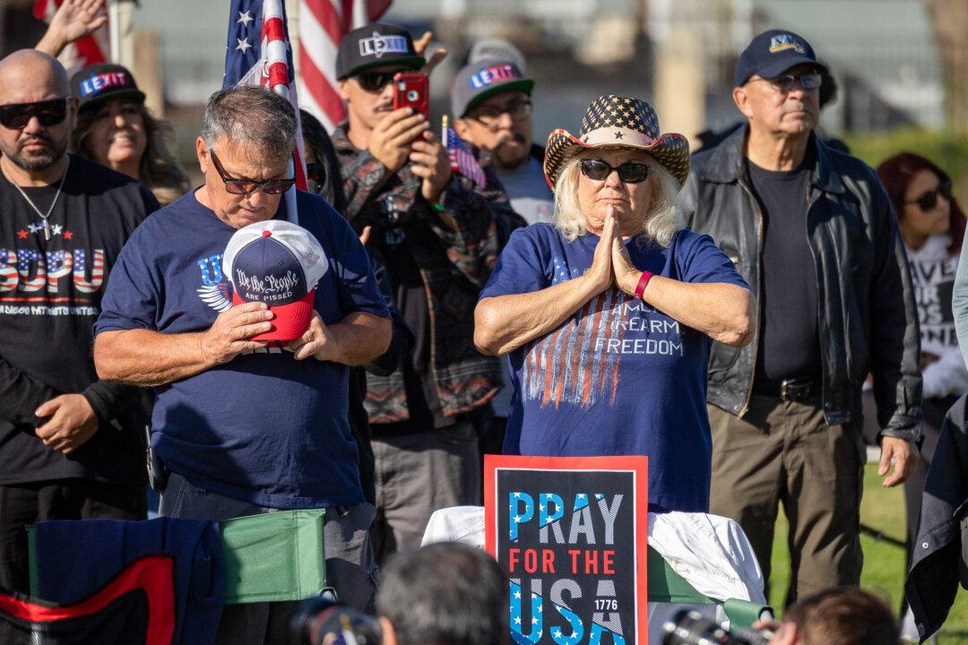 Thousands Gather for Prayer and Protest at ‘Take Our Border Back’ Rallies, Convoys