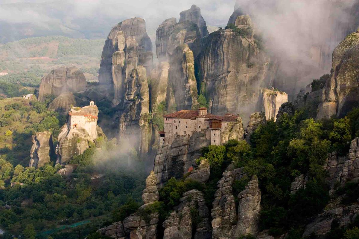 Metéora, located in the Pindus Mountains in Thessaly, Greece. (dlodewijks/Shutterstock)
