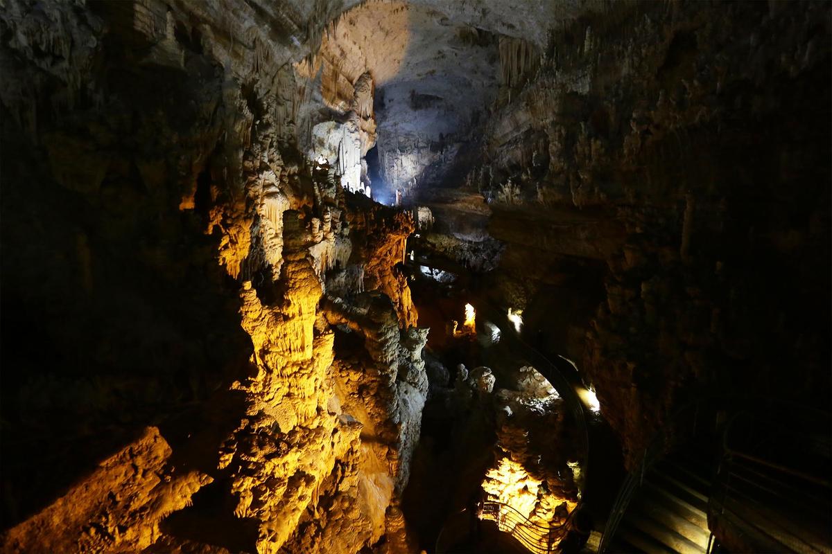 Inside Jeita Grotto. (ahmad zikri/Shutterstock)