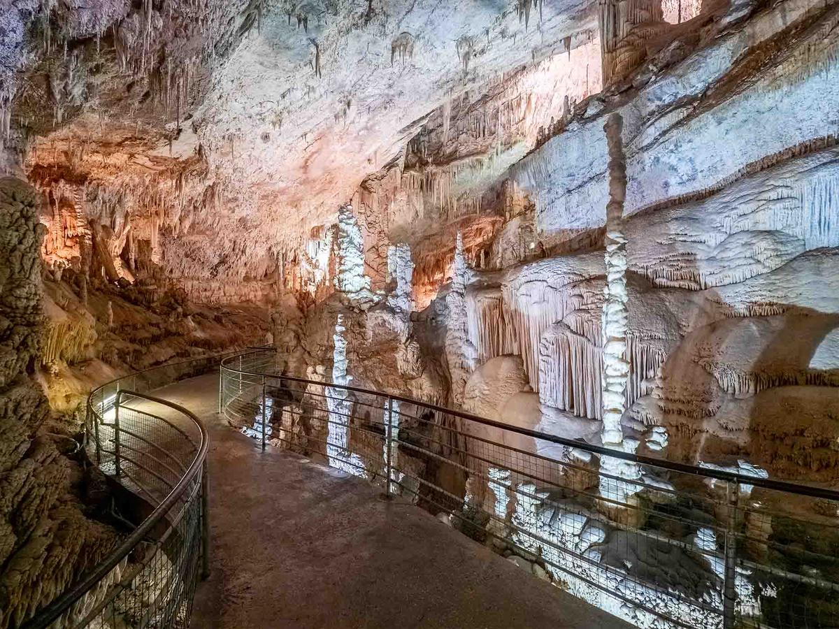 Spectacular sights on display in the interior of the cave. (Florian Kriechbaumer/Shutterstock)