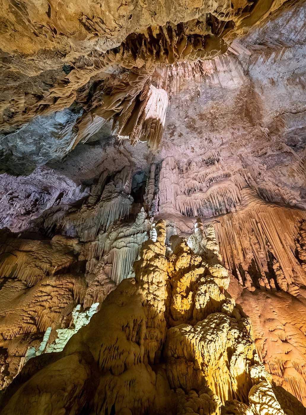 Spectacular geological formations adorn the cave interior. (Florian Kriechbaumer/Shutterstock)